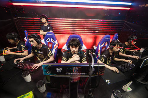 手最终让她 手最终让她